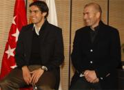 Прикрепленное изображение: 20100119_Kaka_y_Zidane.jpg