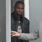 Прикрепленное изображение: Abidal_va_entreno_saludar_companeros.jpg