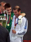 Прикрепленное изображение: Iker_Casillas_Real_Madrid__Avec_Zidane_.jpg