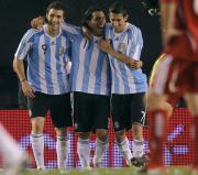 Прикрепленное изображение: photo_karlos_teves_sbornaja_argentiny_chm_2010_anhel_di_marija.jpg