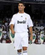 Прикрепленное изображение: Official_Presentation_Cristiano_Ronaldo_Real__KzJIqw7t8Nl.jpg